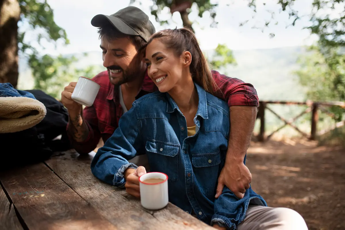 Pareja en hacienda Cafetera en Colombia